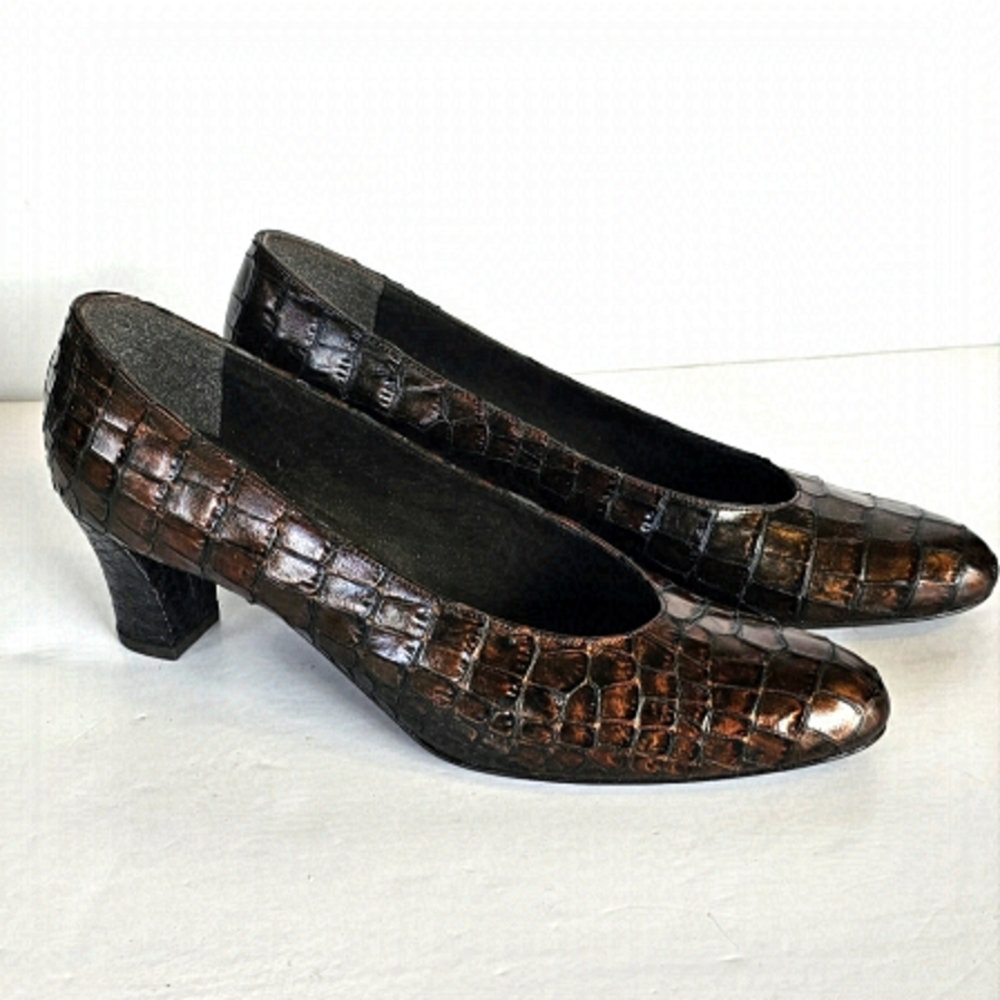 Stuart Weitzman Vintage Croc Print Leather Heeled Shoes